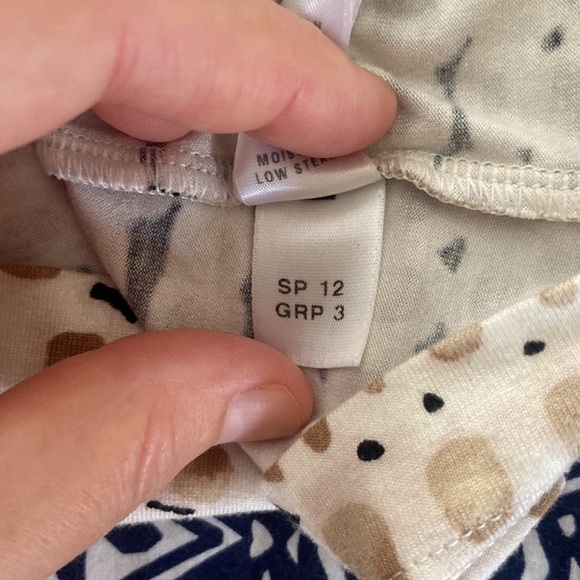 ST. John geometric split sleeve shirt sleeve white, tan, black blouse - Picture 7 of 7